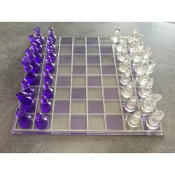 jeu d'échec violet et transparent